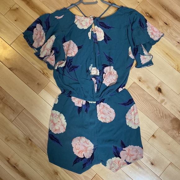 Romper by Billabong size medium - Picture 7 of 9